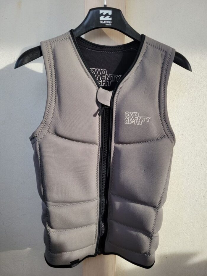 Жилет 228 Classic wake vest grey ss22 used