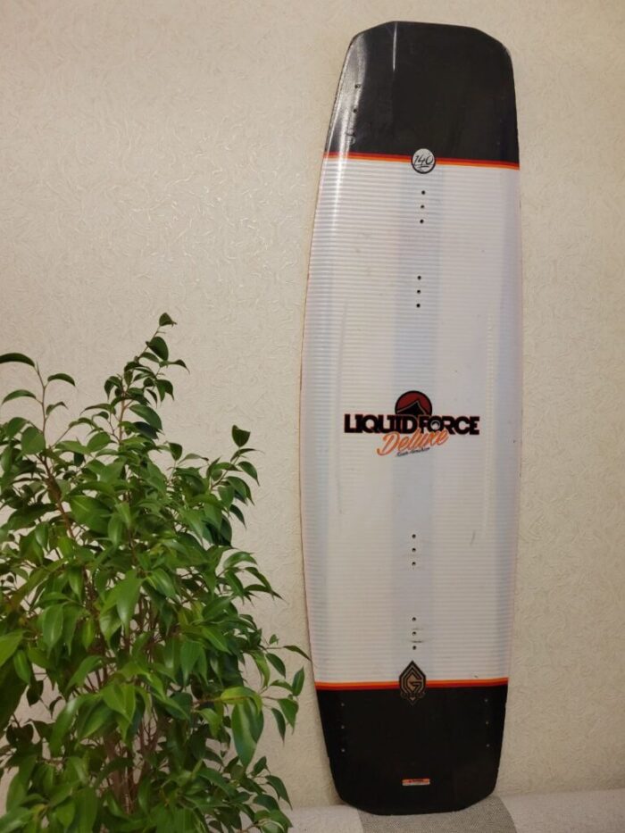 Вейкборд Liquid Force Deluxe 140 wht/blk USED