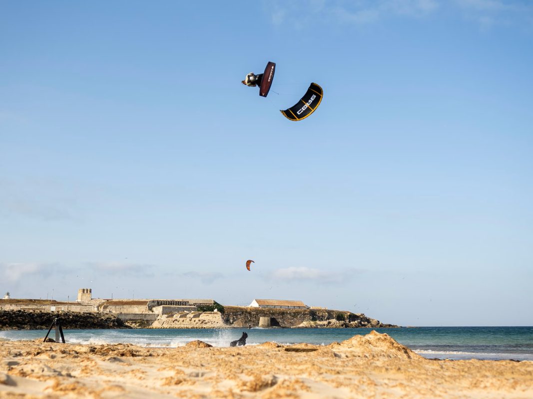 Imperator Pro giel vlugt kiteloop in tarifa