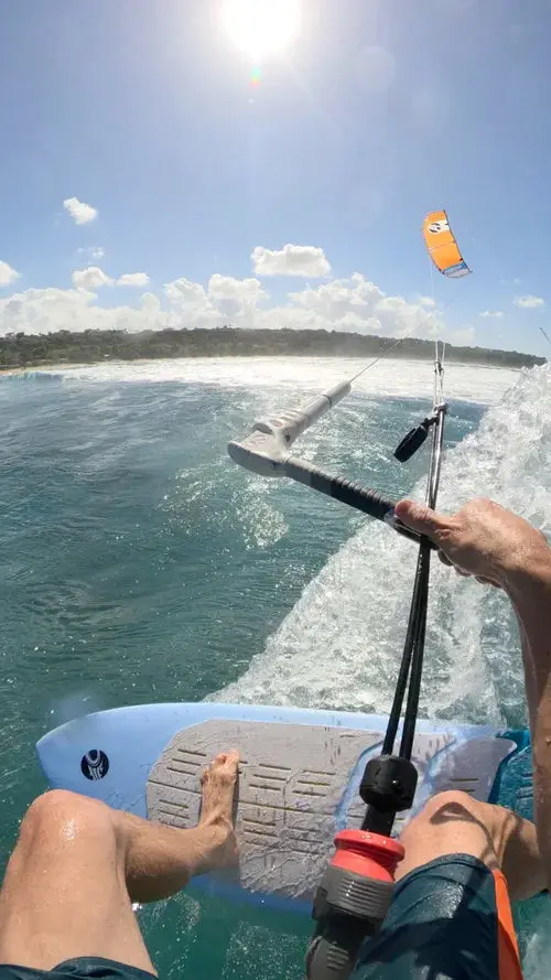 12 месяцев Кайтсерфинг Пуэрто-Рико: исцеление и ветер 3 Кайтсерфинг с видом от первого лица на бирюзовых волнах Карибского моря