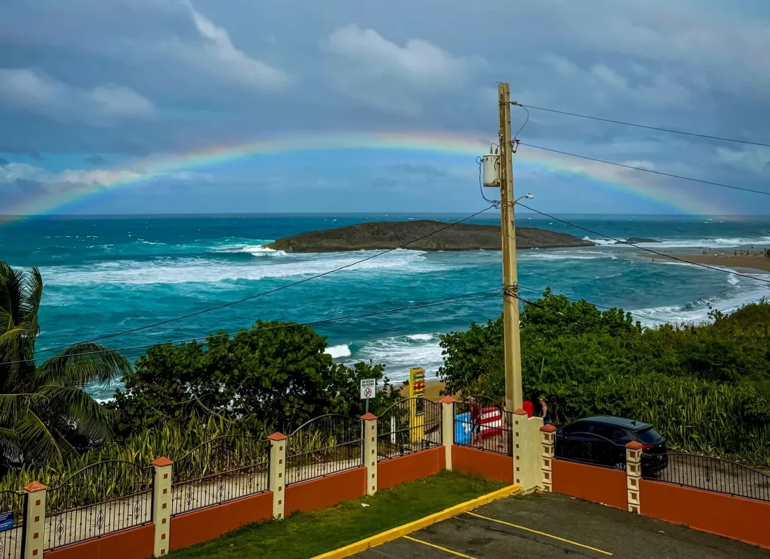 12 месяцев Кайтсерфинг Пуэрто-Рико: исцеление и ветер 1 Вид на радугу в Пуэрто Рико