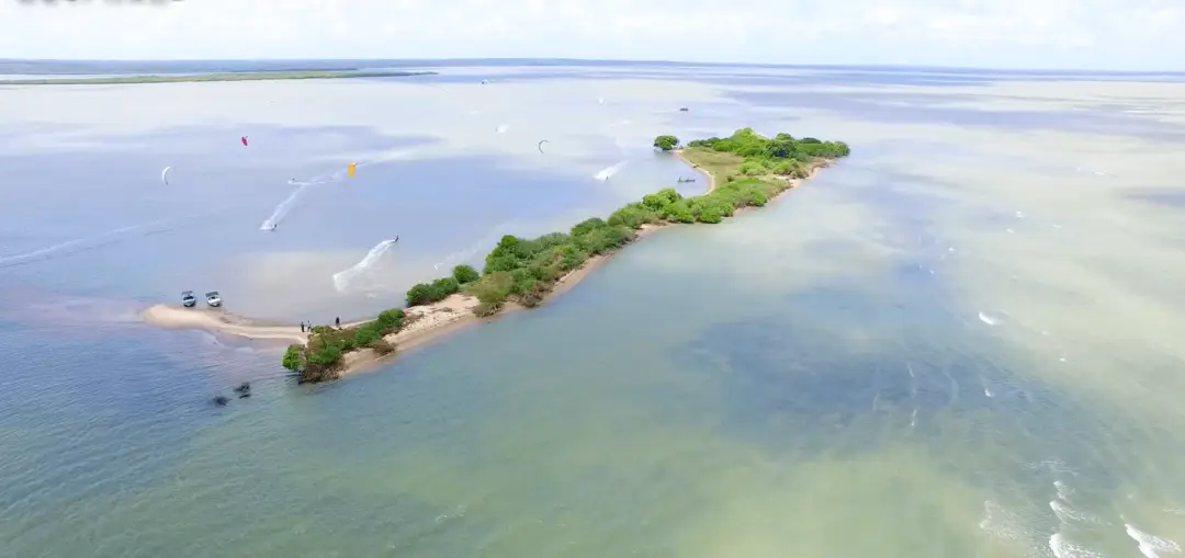 10 причин выбрать Кайтсерфинг на Шри-Ланке 2 puttalam lagoon drone1