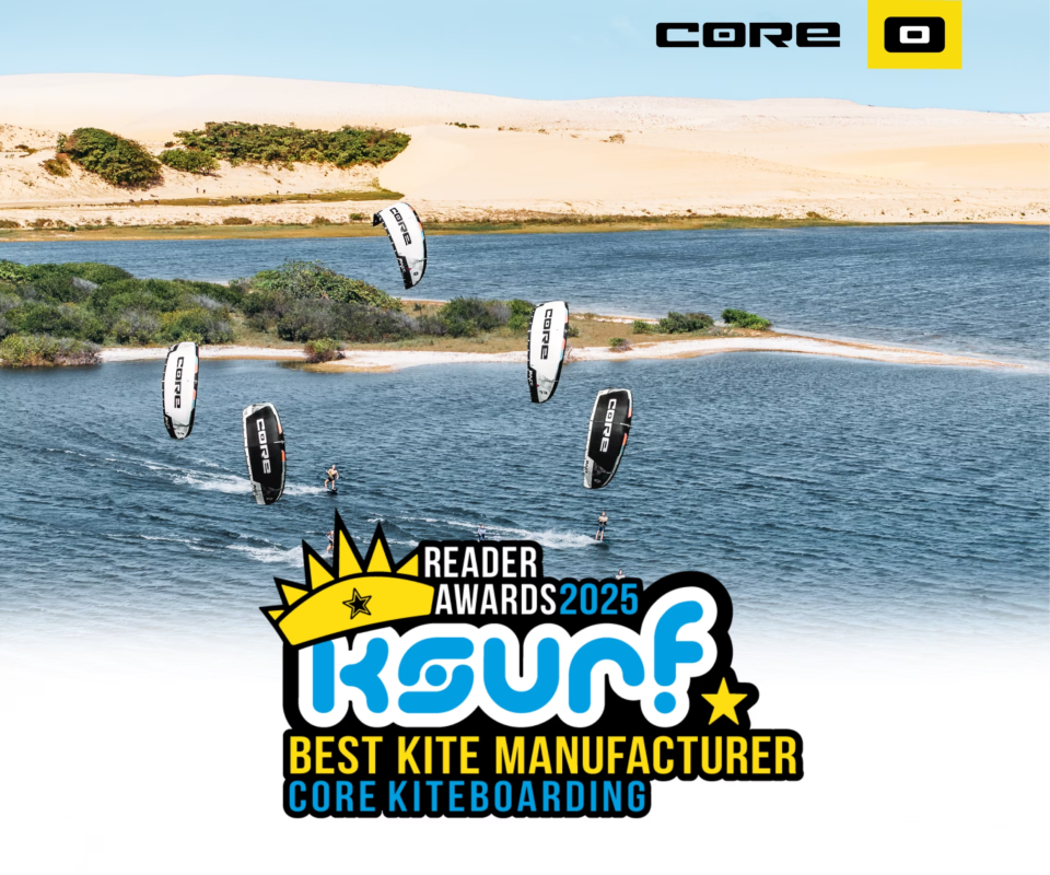 3 IKSURFMAG AWARDS 2025: CORE – Лучший Производитель Кайтов Года! 1 IKSURFMAG AWARDS 2025 логотип и кайт CORE