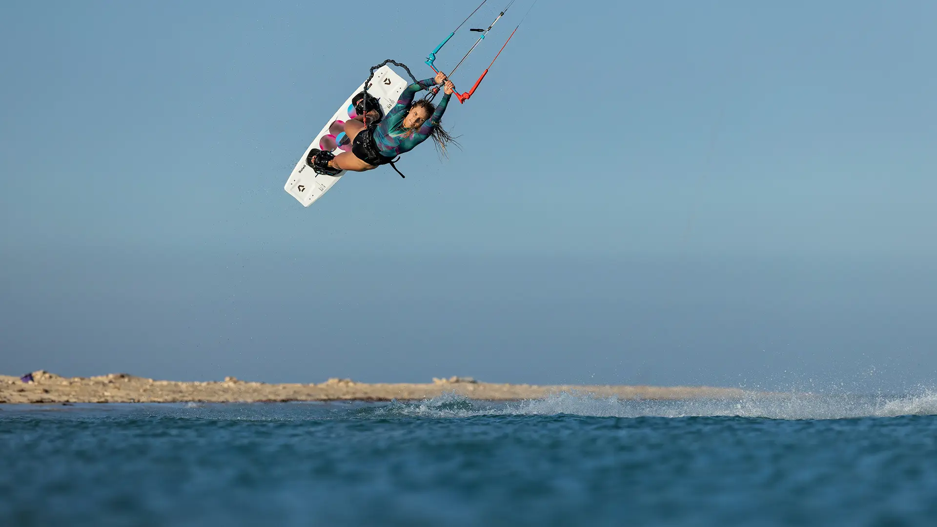 Tech Talk: Внутри новой линейки твинтипов Duotone 2026 8 Женская доска Soleil Concept Blue 2026