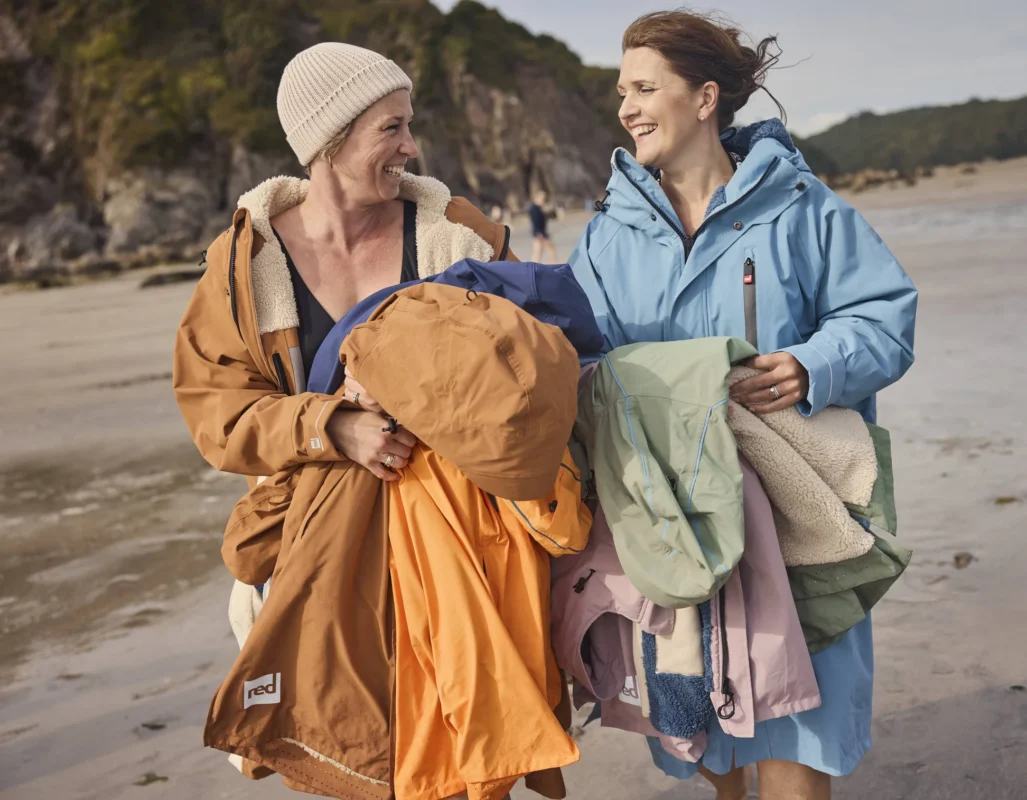 Топ-5: Лучшее Снаряжение для SUP весной 1 PDP Gallery Red Equipment Womens EVO Pro Change Robe Caramel 08