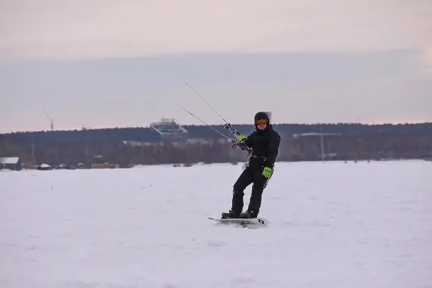 Воскресное воскресенье под кайтом 15 snowkiting-ekaterinburg-viz-10-02-2013-21
