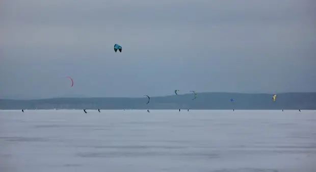 Небольшие гонки на Визовском пруду в Екатеринбурге 1 snowkiting-ekaterinburg-221114-01