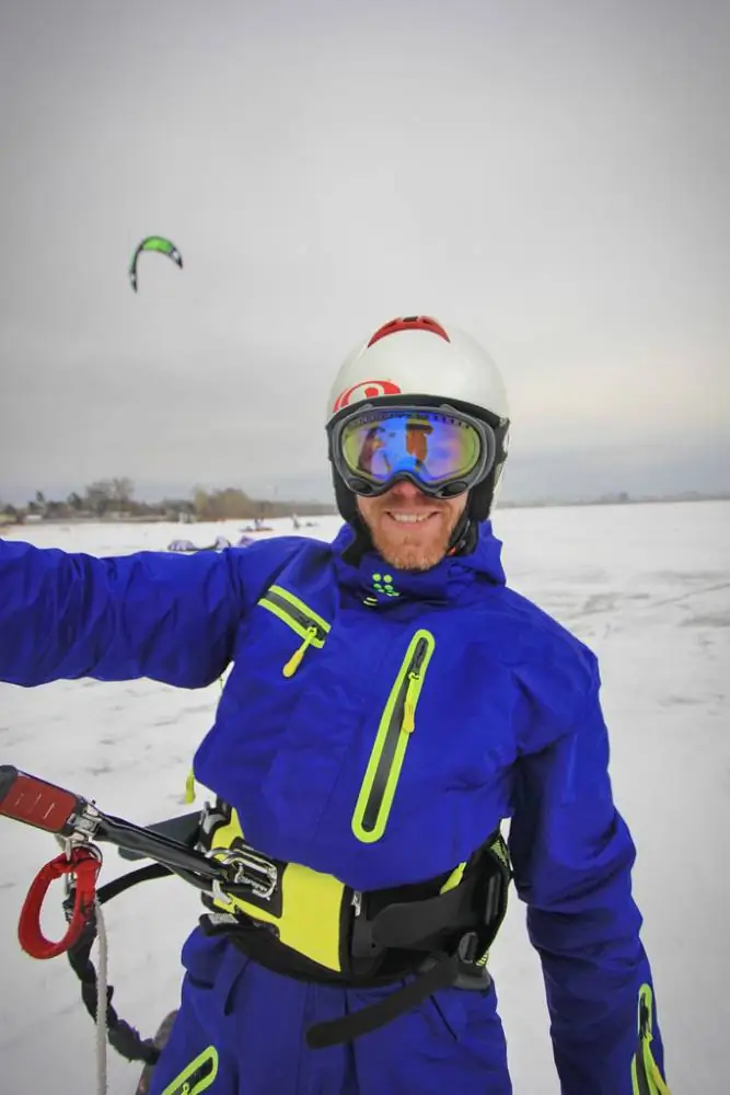 Небольшие гонки на Визовском пруду в Екатеринбурге 16 snowkiting-ekaterinburg-221114-05