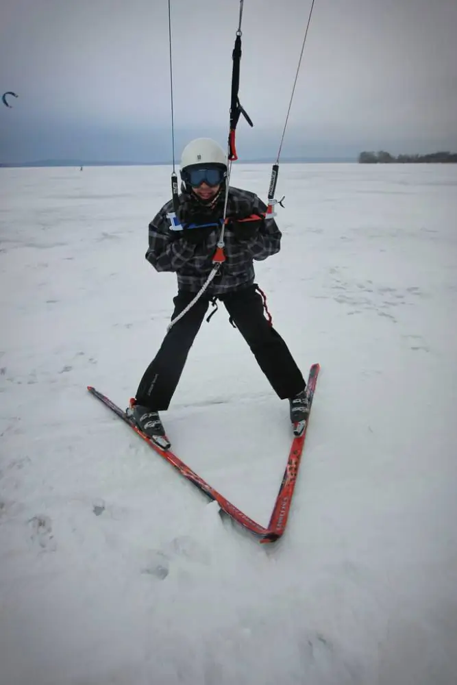 Небольшие гонки на Визовском пруду в Екатеринбурге 14 snowkiting-ekaterinburg-221114-07