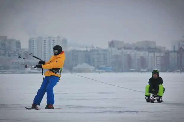 Небольшие гонки на Визовском пруду в Екатеринбурге 11 snowkiting-ekaterinburg-221114-10