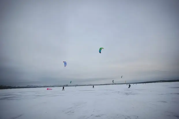 Небольшие гонки на Визовском пруду в Екатеринбурге 7 snowkiting-ekaterinburg-221114-14