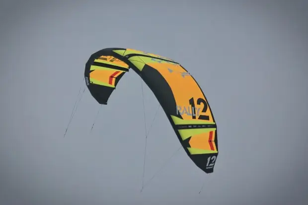 Небольшие гонки на Визовском пруду в Екатеринбурге 4 snowkiting-ekaterinburg-221114-17