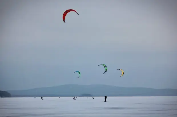 Небольшие гонки на Визовском пруду в Екатеринбурге 2 snowkiting-ekaterinburg-221114-19